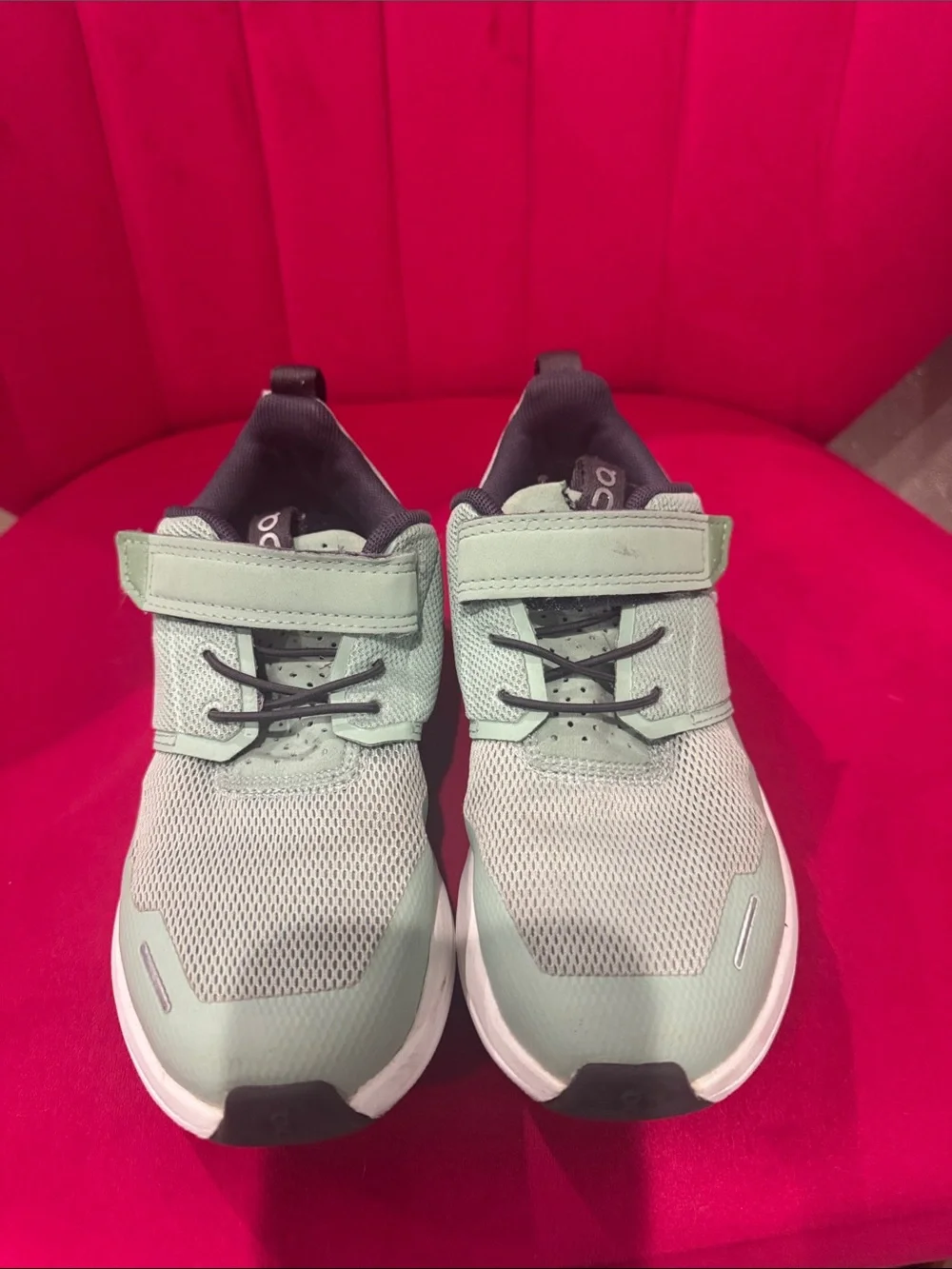 On oncloud Running Kids Mint Green Velcro Athletic Sneakers like new